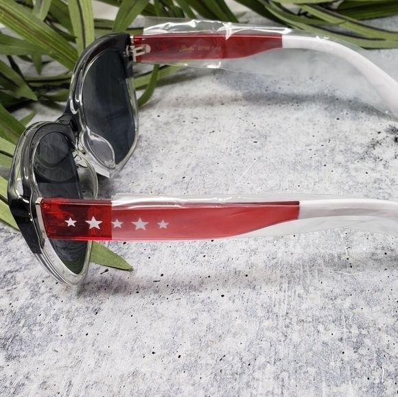 NWT Giselle | Black & Red Star Sunglasses - Picture 2 of 5